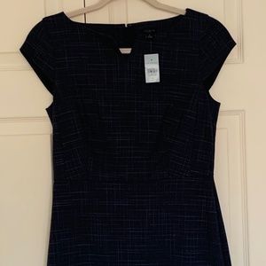 Ann Taylor The Petite Boatneck Dress in Crosshatch Blue Multi, Size 4 Petite